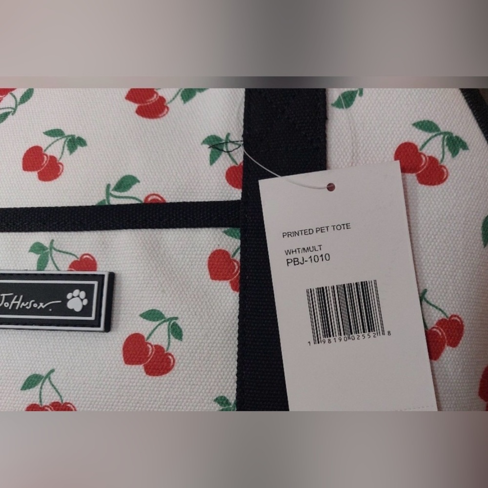 NEW BETSEY JOHNSON TSA-compliant pet carrier 16 LBS WHITE BLACK CHERRY PRINT - Picture 8 of 9